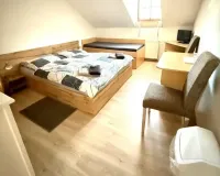 Dvoulůžkový pokoj v patře s přistýlkou.webp